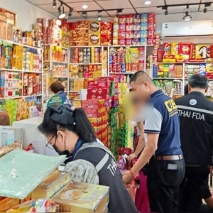 曼谷8家中国超市被查！警方查获2万余件不合格食品